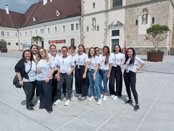 Studierende der Bertha von Suttner Privatuniversität unterstützen die Pride St. Pölten