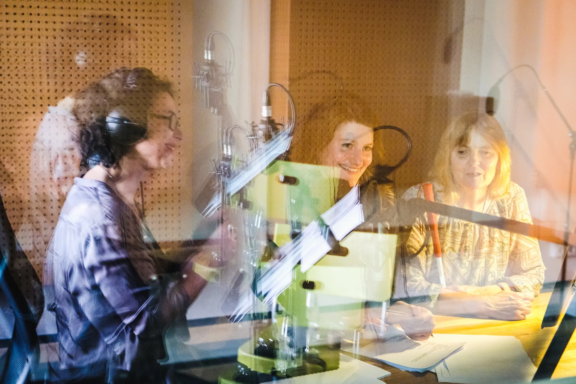 Frauen in einem Tonstudio