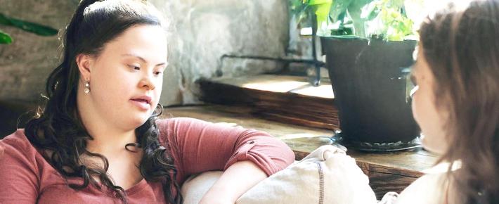 Personen im Gespräch (c) Cliff Booth pexels.com