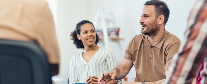 Gruppe von Menschen (c) Branislav Nenin