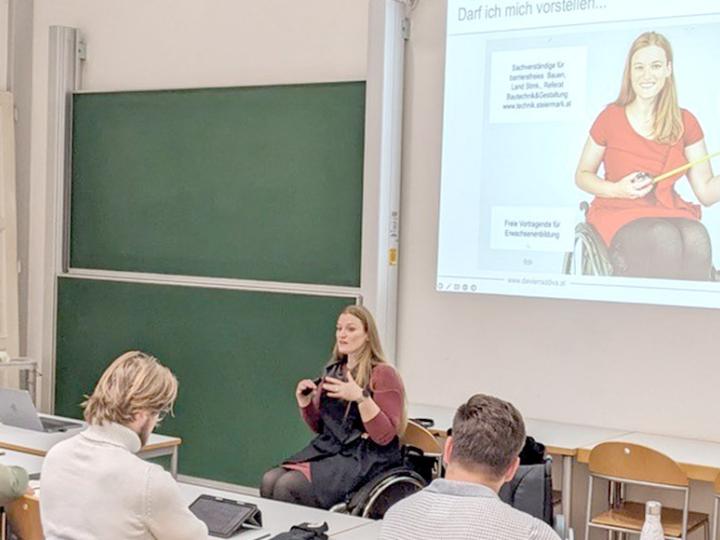 Raum mit Studierenden