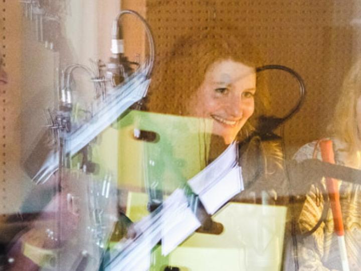 Singende Personen im Studio unscharf