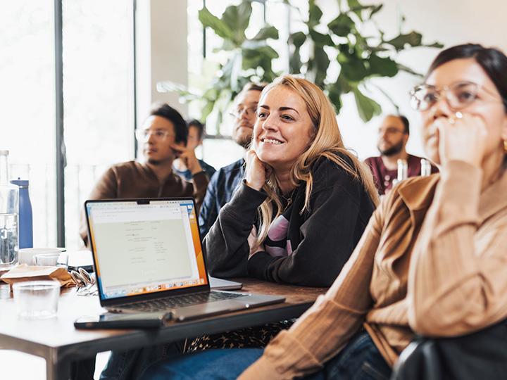 Studierende in Lehrveranstaltung (c) pexels-bertellifotografia